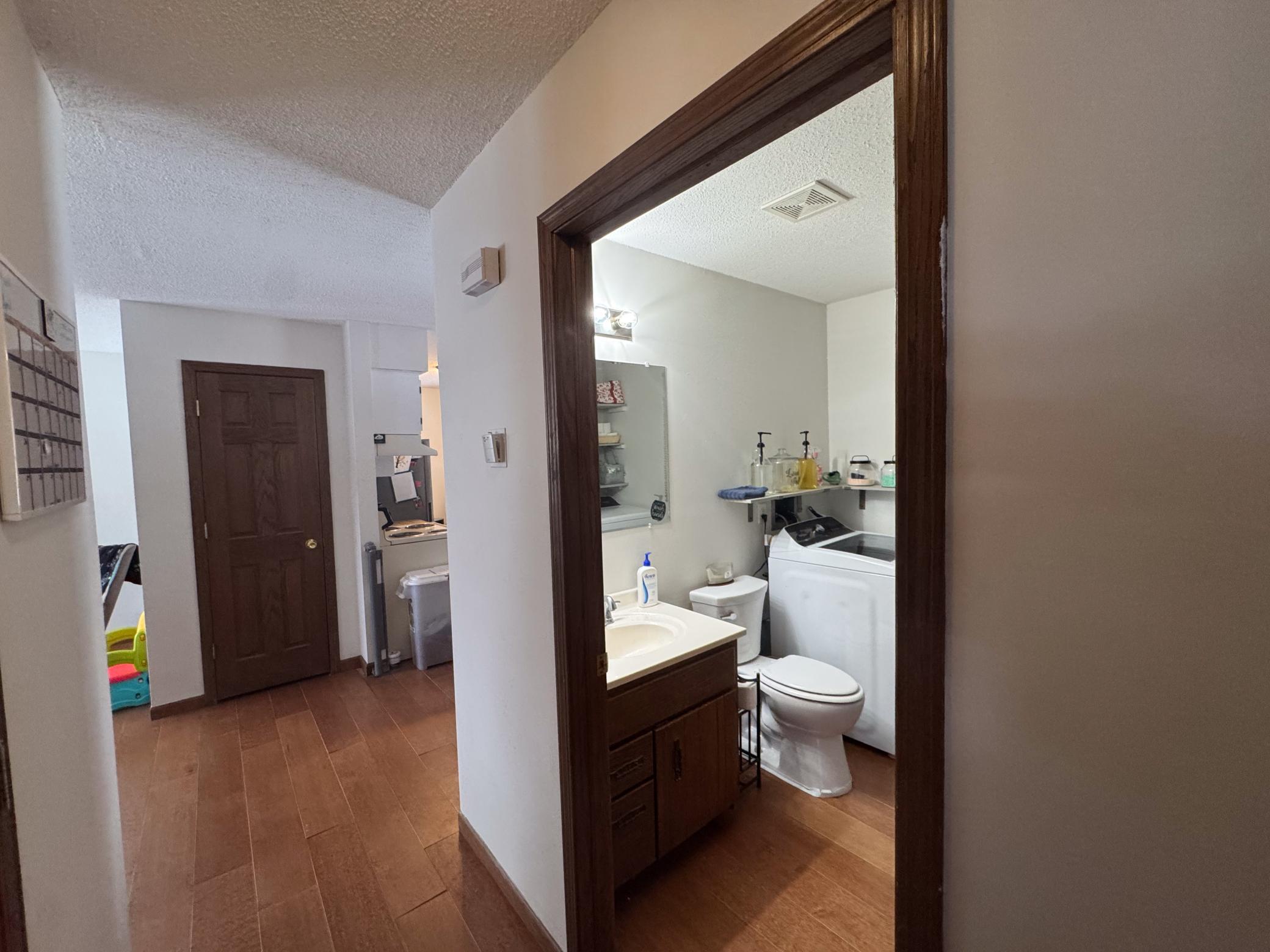 508 Oak St Alexandria MN 56308-18.jpg