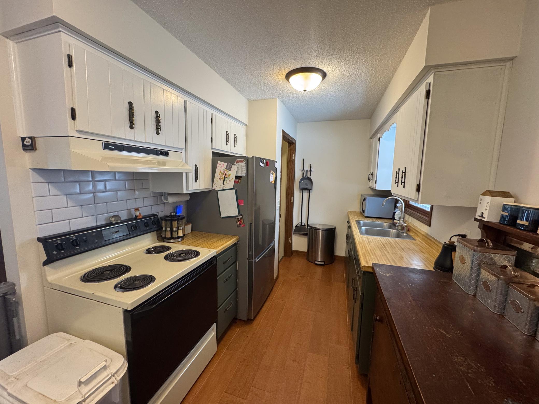 508 Oak St Alexandria MN 56308 Fresh paint and flooring.