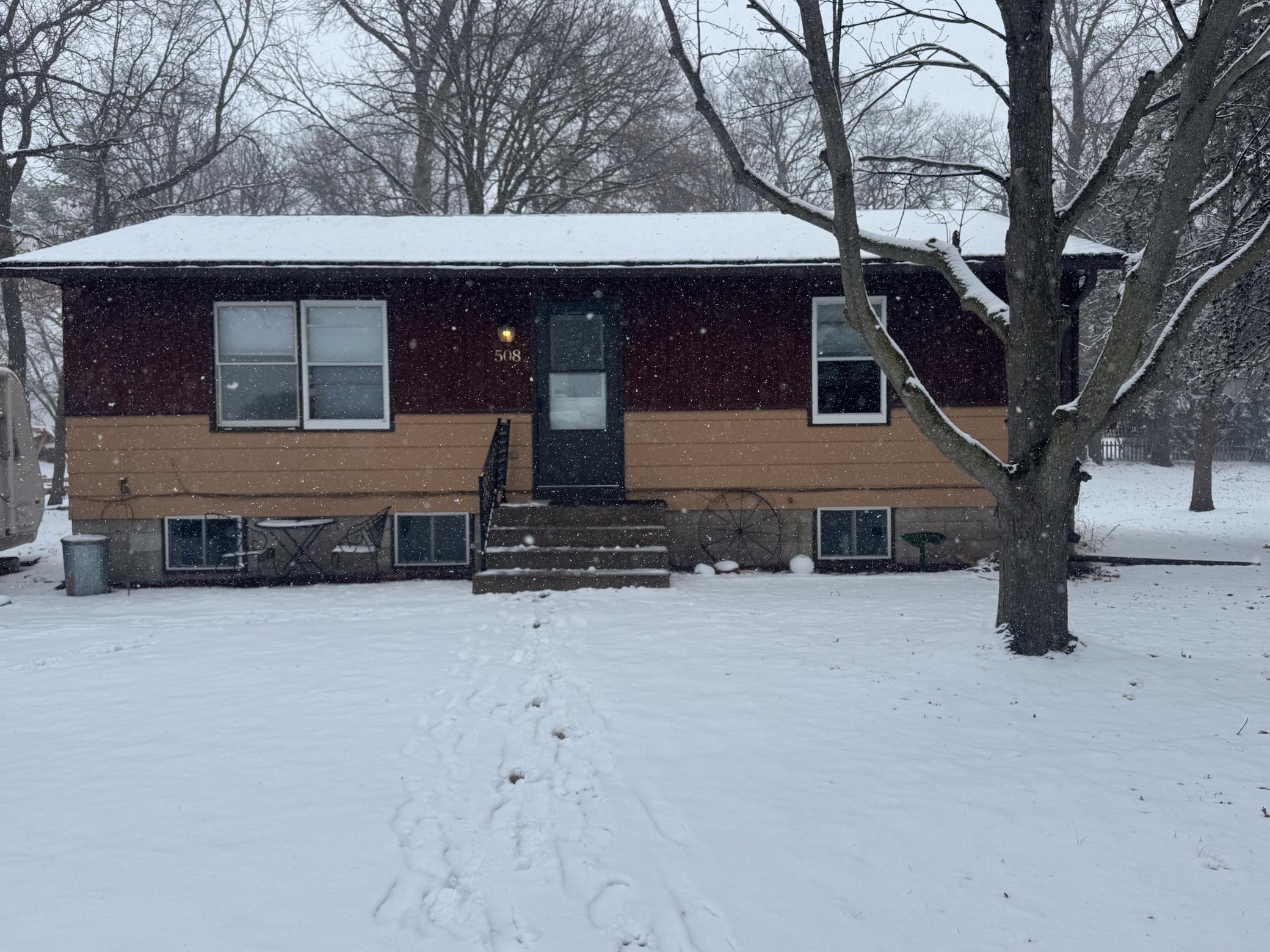 508 Oak St Alexandria MN 56308- 4 bedroom, 2 bath home, big yard and the lower offers additional kitchen.