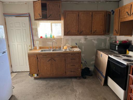 1008 Highway 11 S, Badger, MN 56714