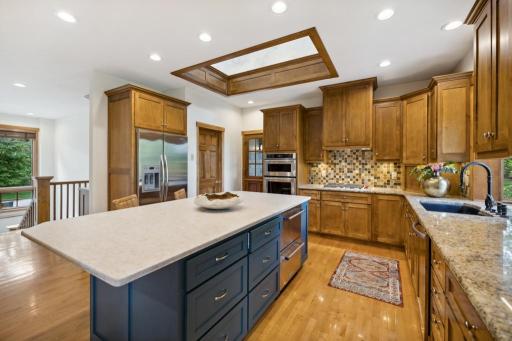 An open layout offers effortless transitions between preparation, presentation, and conversation — equally suited for casual gatherings or elegant entertaining.