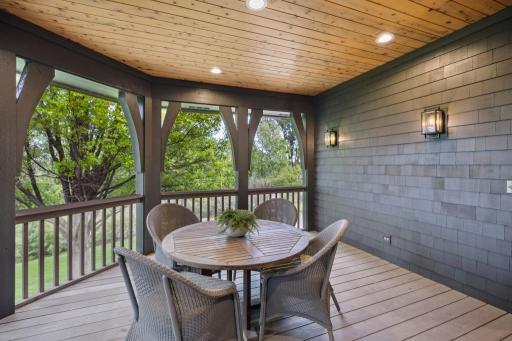 Connected to the grill deck with easy access to the yard, it’s perfectly positioned for seamless flow between cooking, dining, and relaxing.