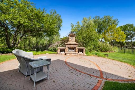 Surrounded by mature trees and panoramic golf course views, the crackle of the wood-burning fireplace invites you to settle in, sip a drink, and stay awhile.