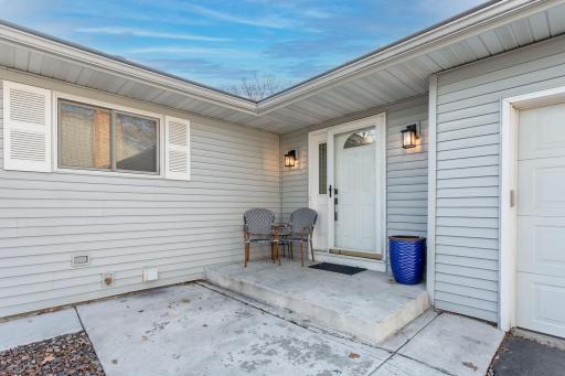 9850 Garrison Way, Eden Prairie, MN 55347