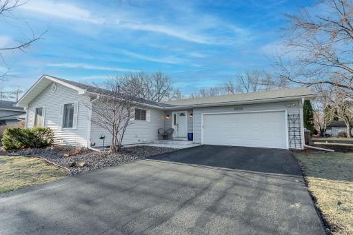 9850 Garrison Way, Eden Prairie, MN 55347