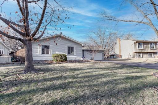 9850 Garrison Way, Eden Prairie, MN 55347