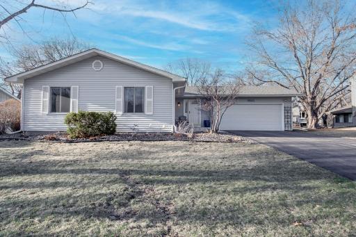 9850 Garrison Way, Eden Prairie, MN 55347