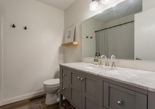 9850 Garrison Way, Eden Prairie, MN 55347
