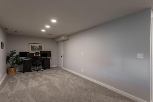 9850 Garrison Way, Eden Prairie, MN 55347