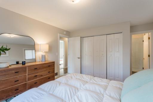 9850 Garrison Way, Eden Prairie, MN 55347