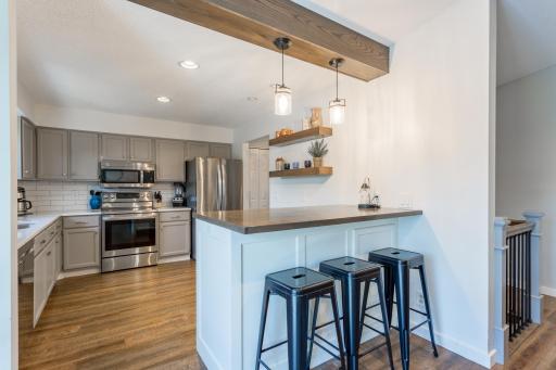 9850 Garrison Way, Eden Prairie, MN 55347