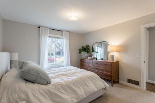 9850 Garrison Way, Eden Prairie, MN 55347