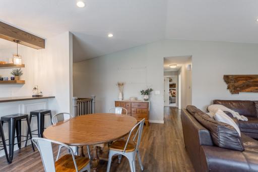 9850 Garrison Way, Eden Prairie, MN 55347