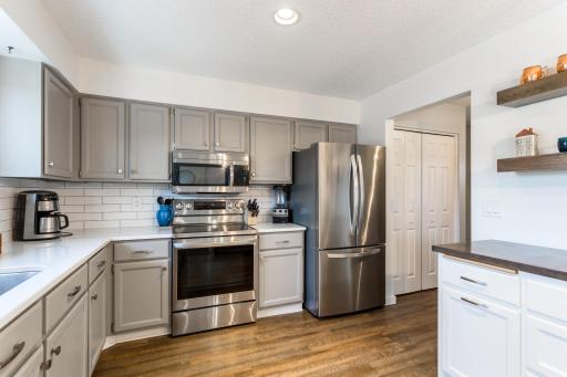 9850 Garrison Way, Eden Prairie, MN 55347