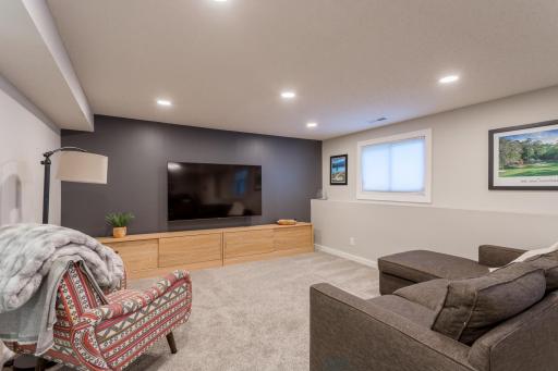 9850 Garrison Way, Eden Prairie, MN 55347