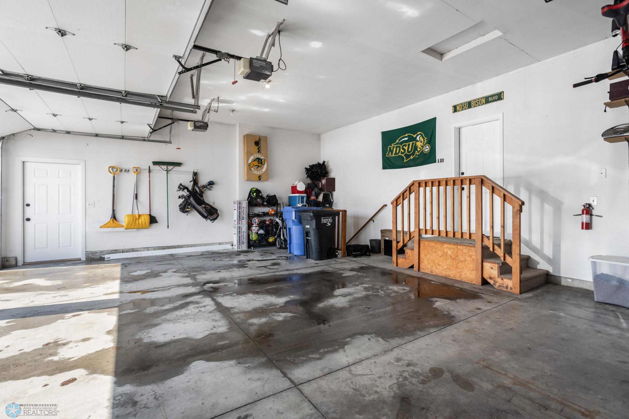 3 Stall Garage with Basement Access