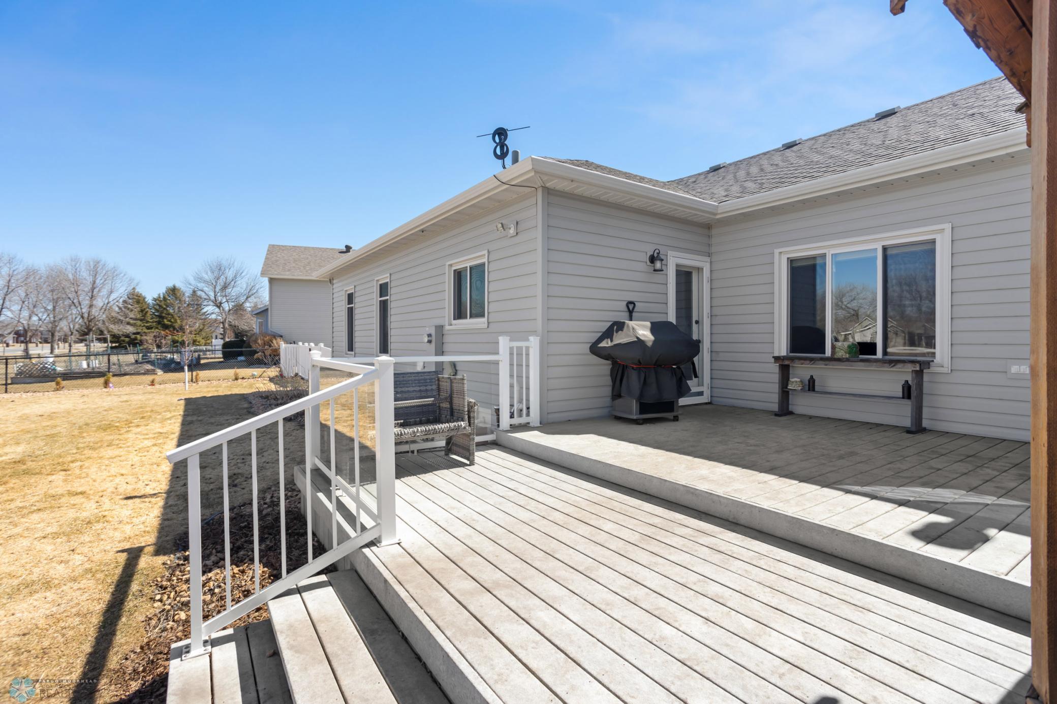 Maintenance Free Deck with Natural Gas for Grill