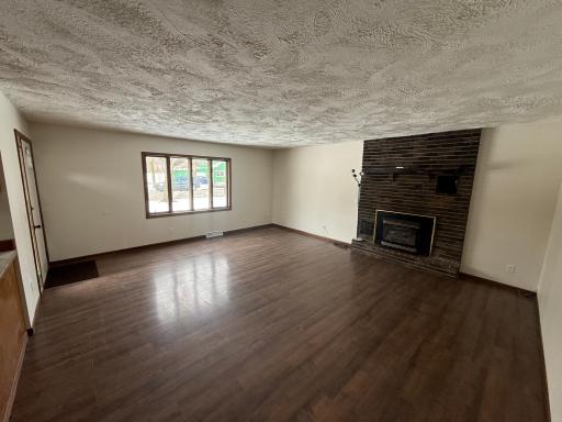 613 S Litchfield Avenue, Litchfield, MN 55355