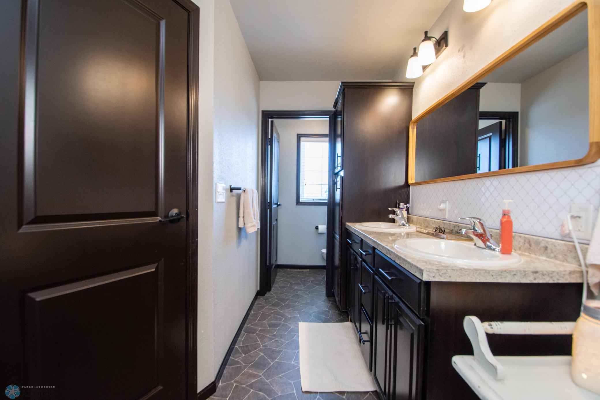 primary full bathroom w. double vanity sinks