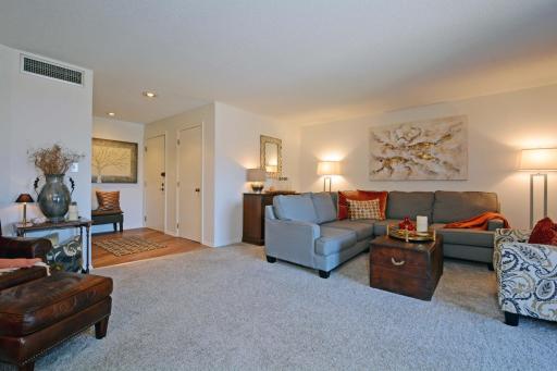 1860 Eagle Ridge Drive, W309, Mendota Heights, MN 55118