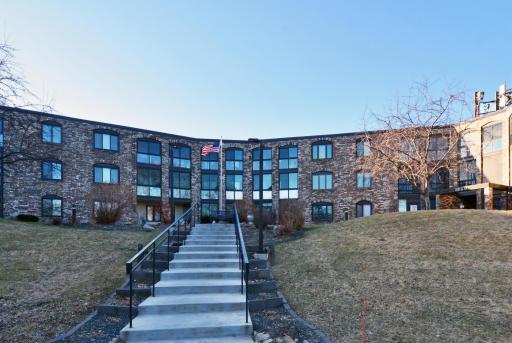 1860 Eagle Ridge Drive, W309, Mendota Heights, MN 55118