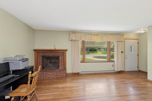 05_6117thStE_10002_LivingRoom_DownloadforMLS_2000x1333.jpg