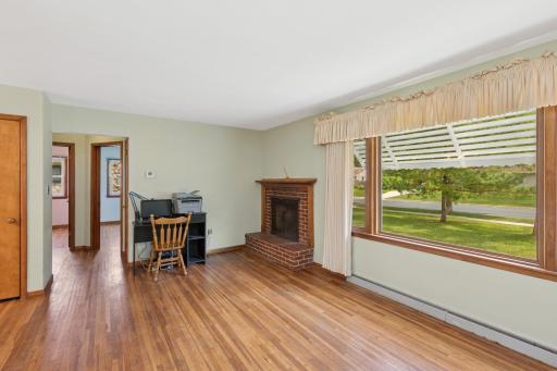 03_6117thStE_165_LivingRoom_DownloadforMLS_2000x1333.jpg