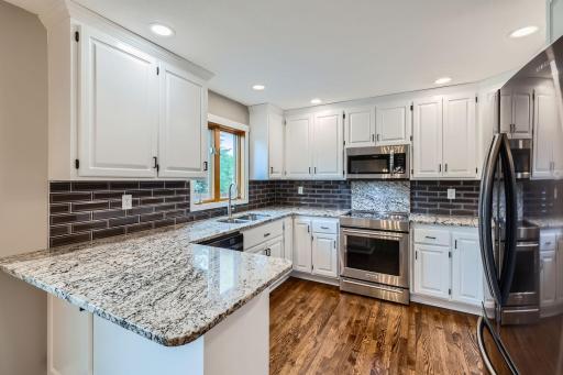 2833 162nd Avenue NE - Web Quality - 006 - 12 Kitchen.jpg