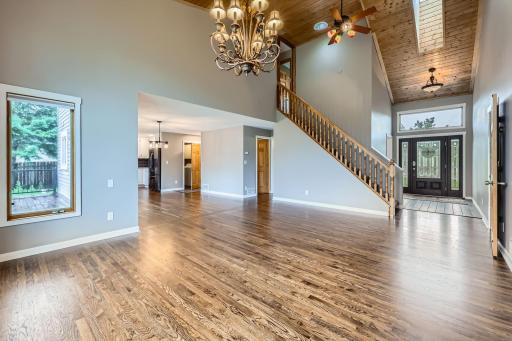 2833 162nd Avenue NE - Web Quality - 004 - 08 Living Room.jpg