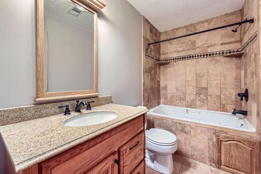 2833 162nd Avenue NE - Web Quality - 015 - 31 2nd Floor Bathroom.jpg