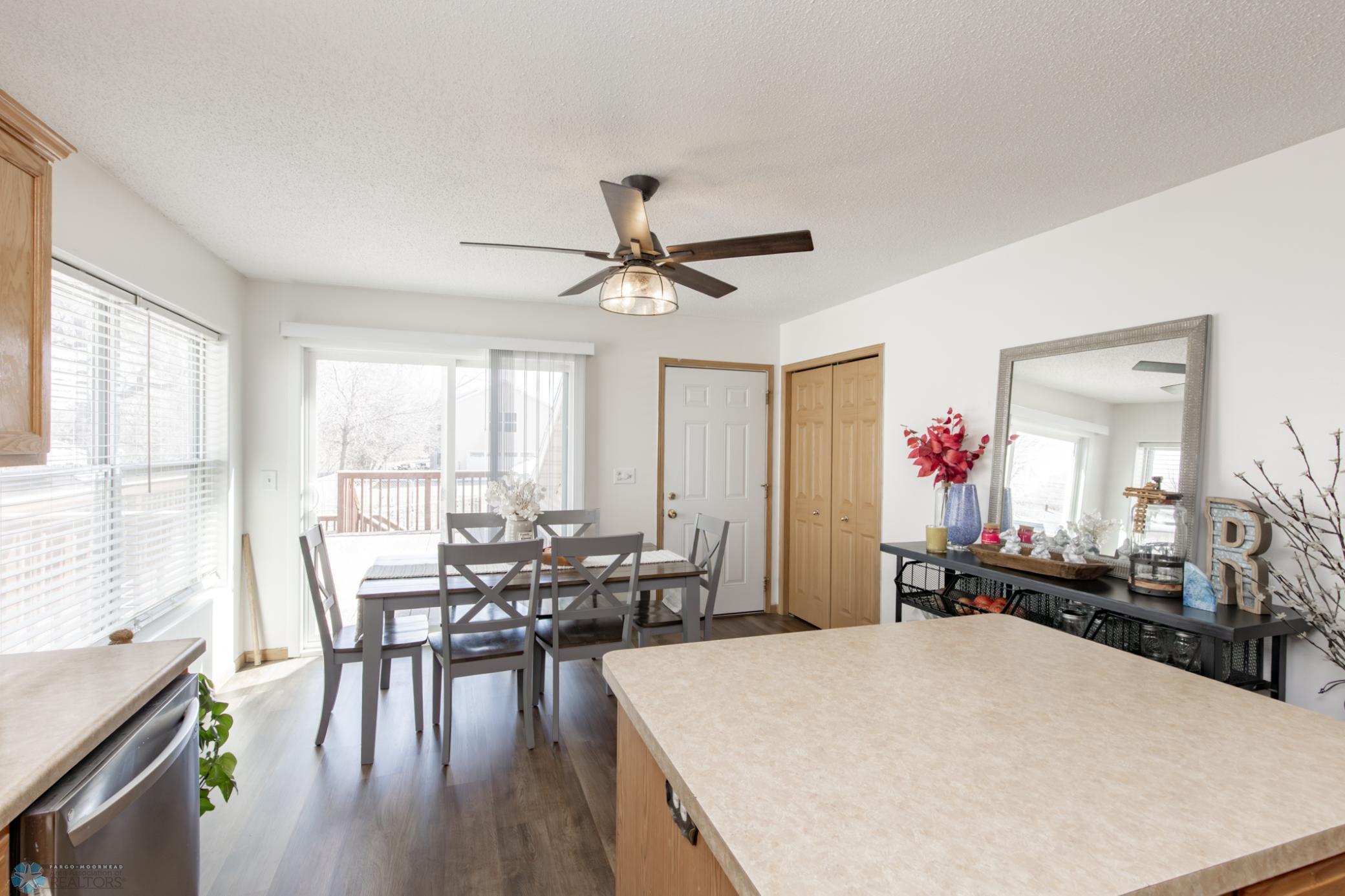 Kitchen dining