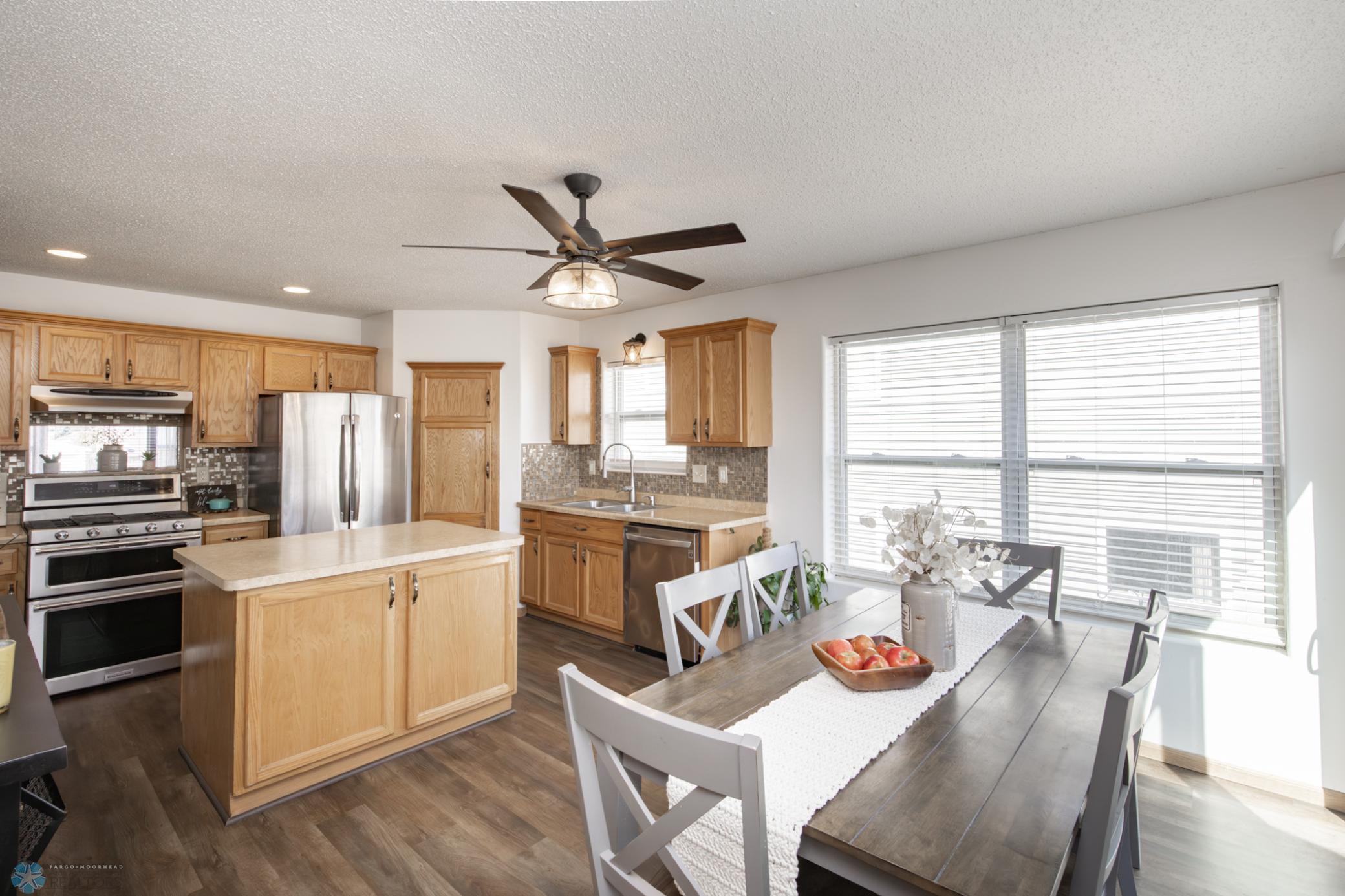 Kitchen dining