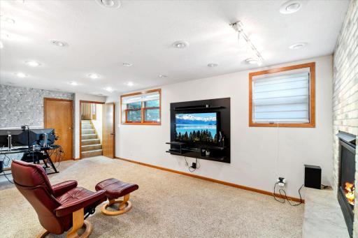 443 Centennial Drive, Roseville, MN 55113