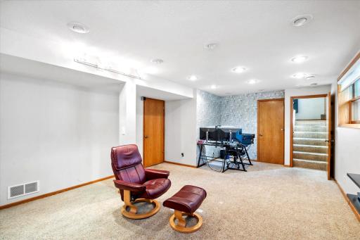 443 Centennial Drive, Roseville, MN 55113