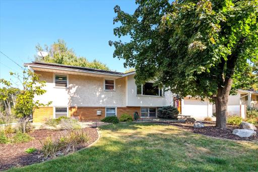 443 Centennial Drive, Roseville, MN 55113