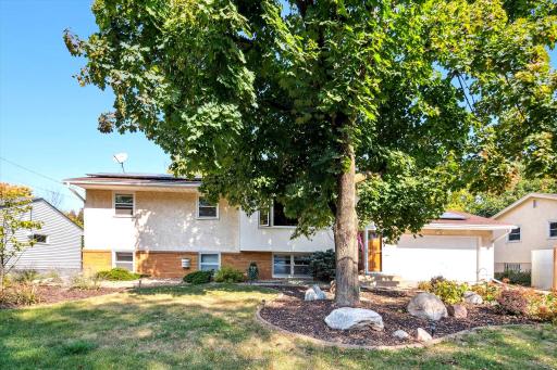443 Centennial Drive, Roseville, MN 55113