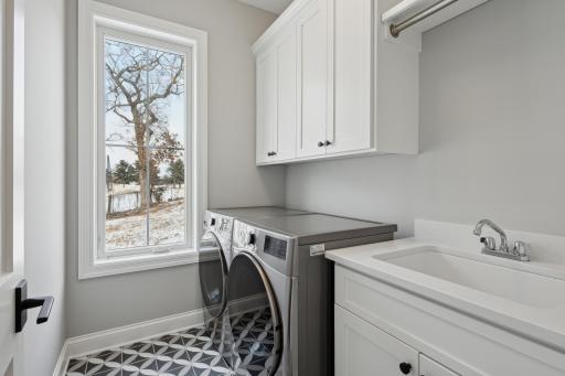 512 Oak Ridge Place, Minnetonka, MN 55305