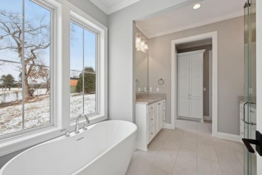 512 Oak Ridge Place, Minnetonka, MN 55305