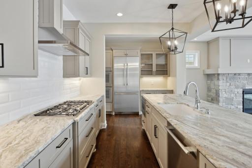 512 Oak Ridge Place, Minnetonka, MN 55305