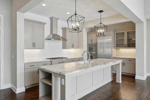 512 Oak Ridge Place, Minnetonka, MN 55305