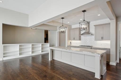 512 Oak Ridge Place, Minnetonka, MN 55305