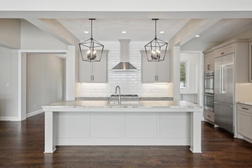 512 Oak Ridge Place, Minnetonka, MN 55305