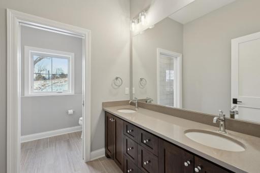 512 Oak Ridge Place, Minnetonka, MN 55305