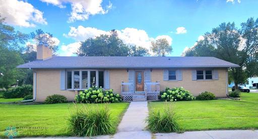 319 1st Avenue NW, Hillsboro, ND 58045