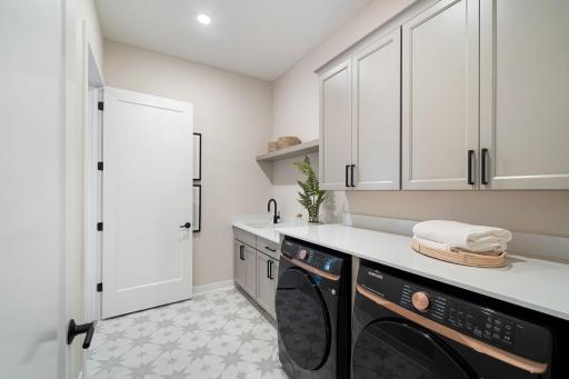 5734 Kelvin Avenue N, Lake Elmo, MN 55042