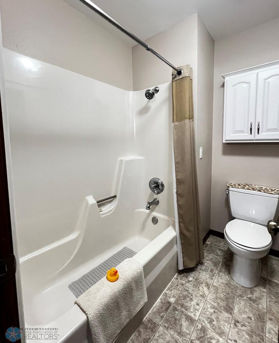 35 - Full Bath Tub.jpg