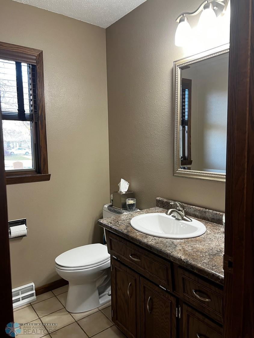 28 - Powder Room.jpg