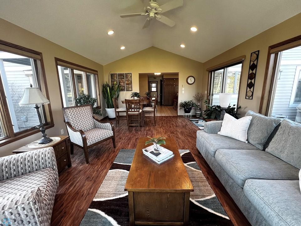 24 - Sunroom South.jpg
