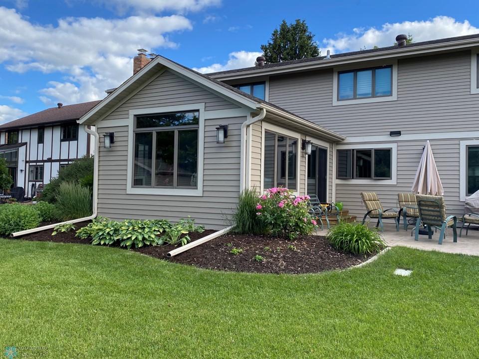 9 - Back Sunroom.jpg