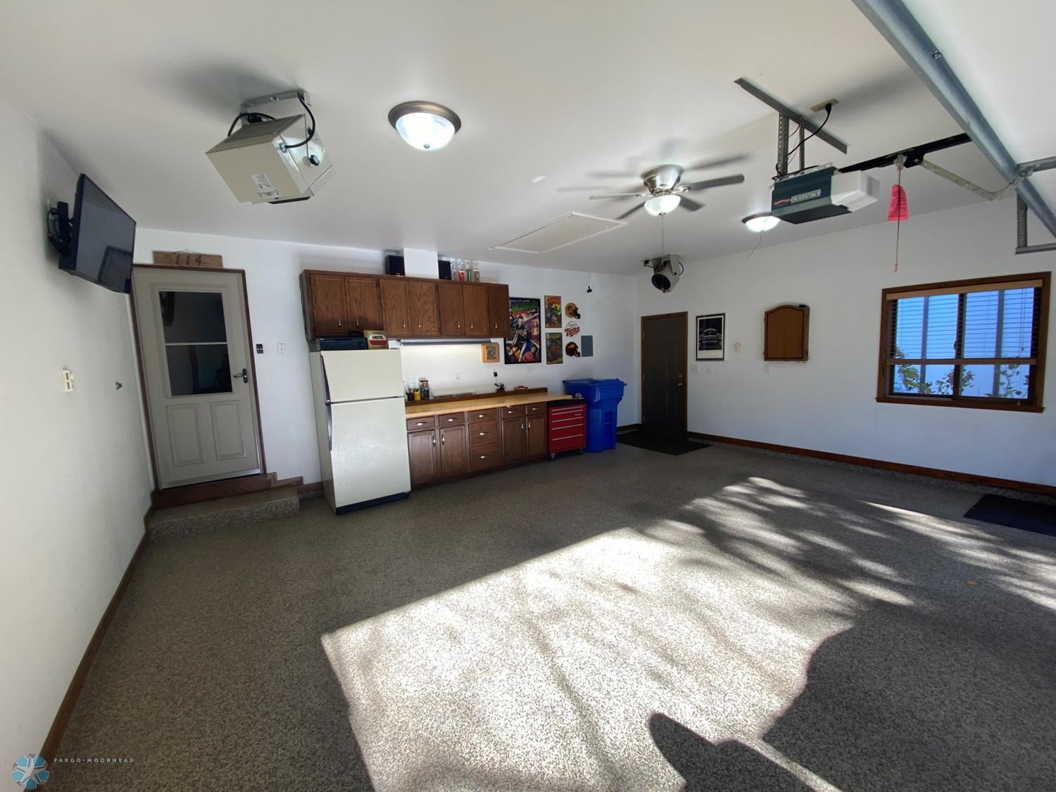 13 - Garage Inside.jpg